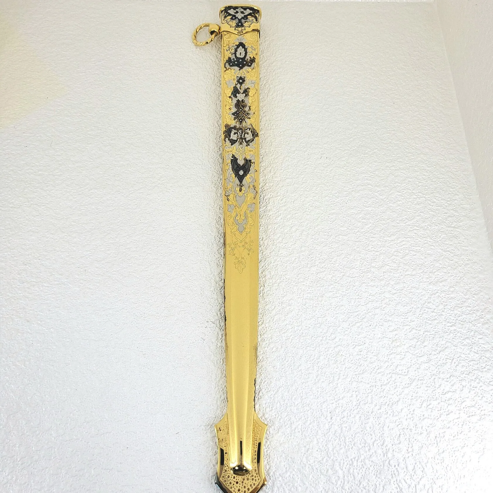 Дага Скорпион с камнями